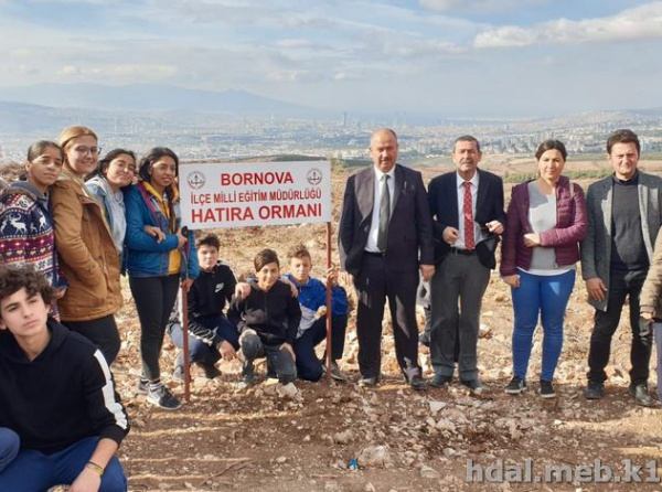 Bornova İlçe Milli Eğitim Müdürlüğü Hatıra Ormanında Fidan Dikimi